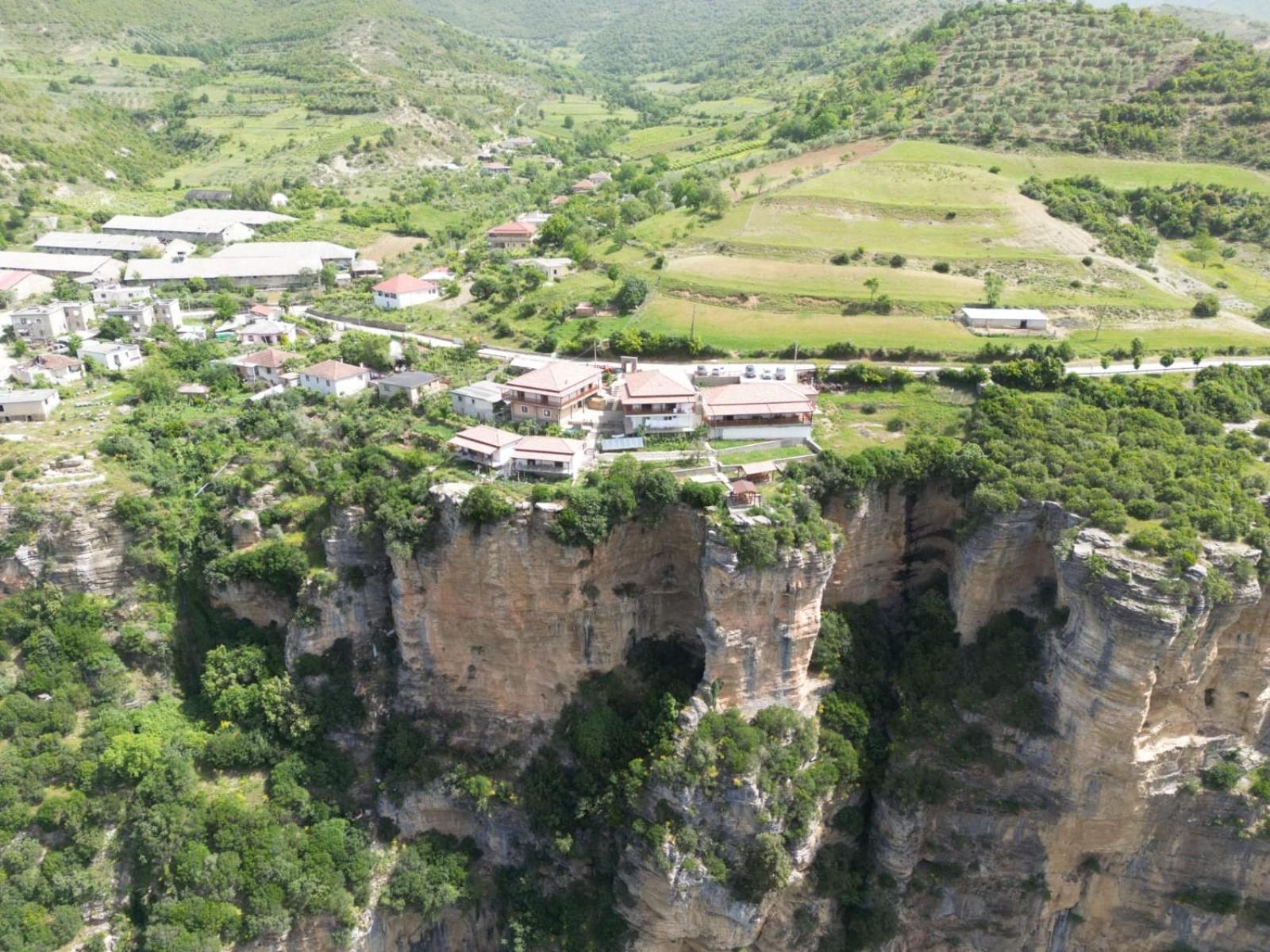 Guest House Bracaj Zhaban Екстериор снимка