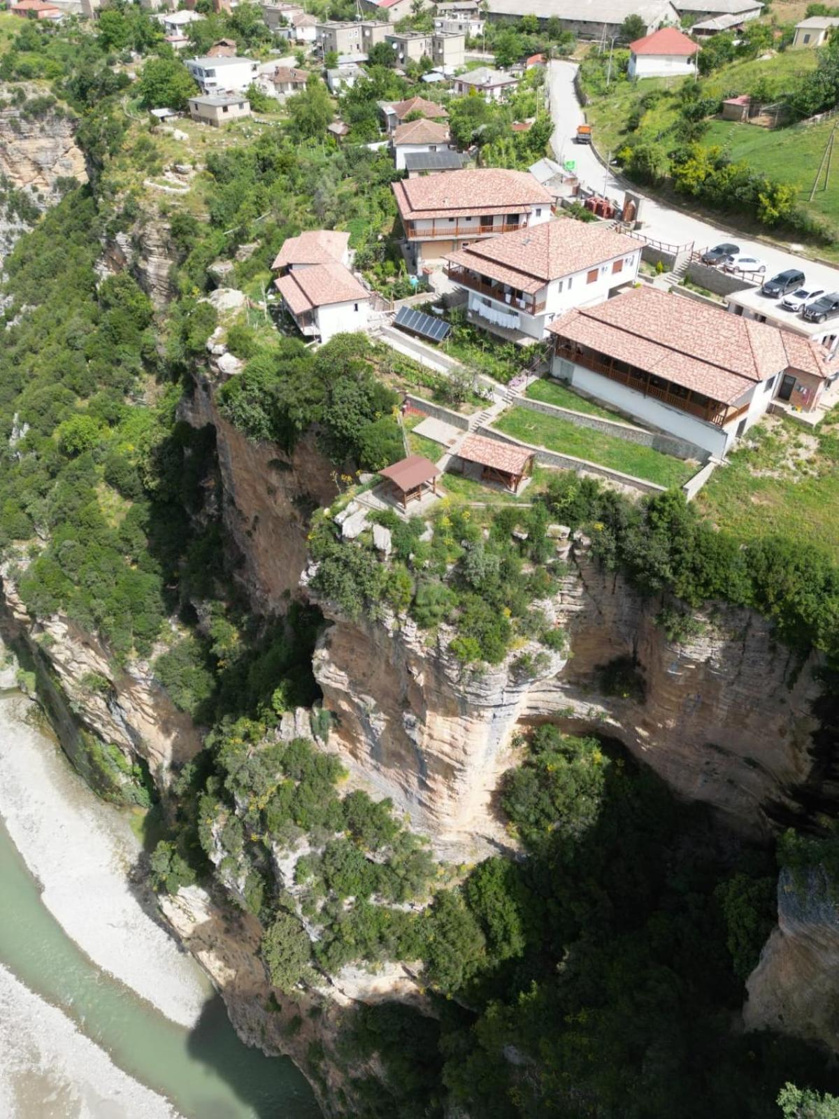 Guest House Bracaj Zhaban Екстериор снимка