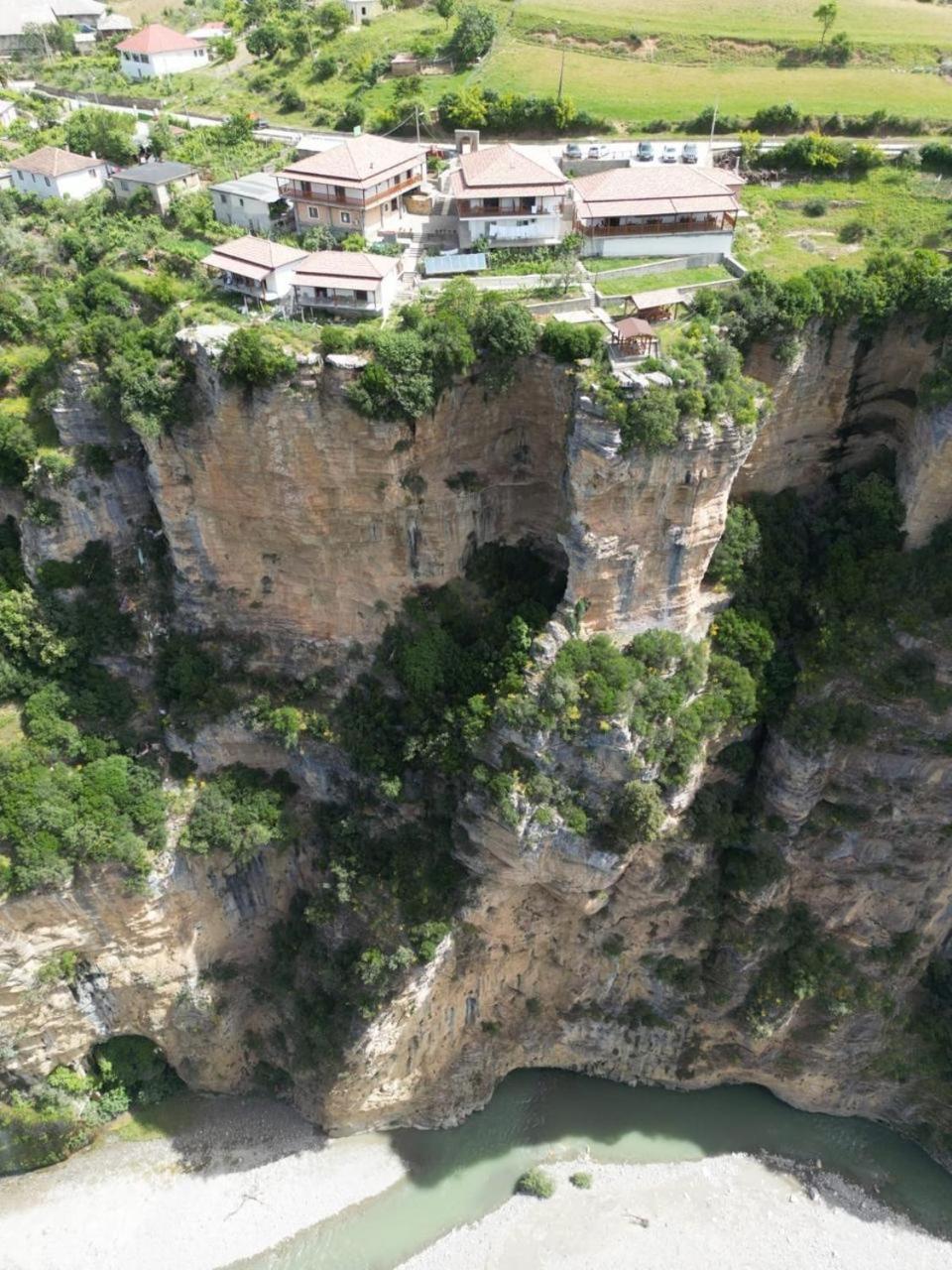 Guest House Bracaj Zhaban Екстериор снимка
