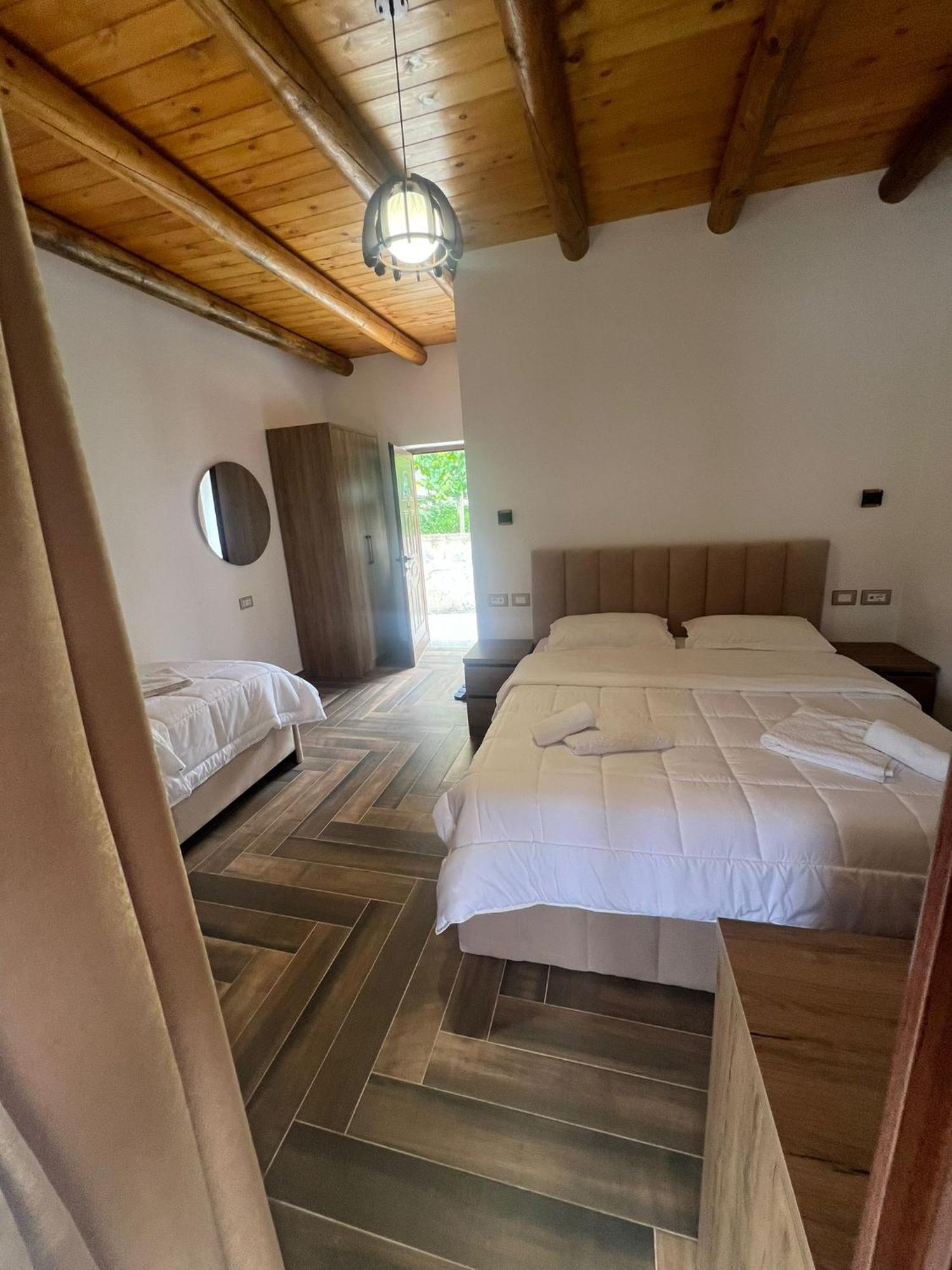Guest House Bracaj Zhaban Екстериор снимка