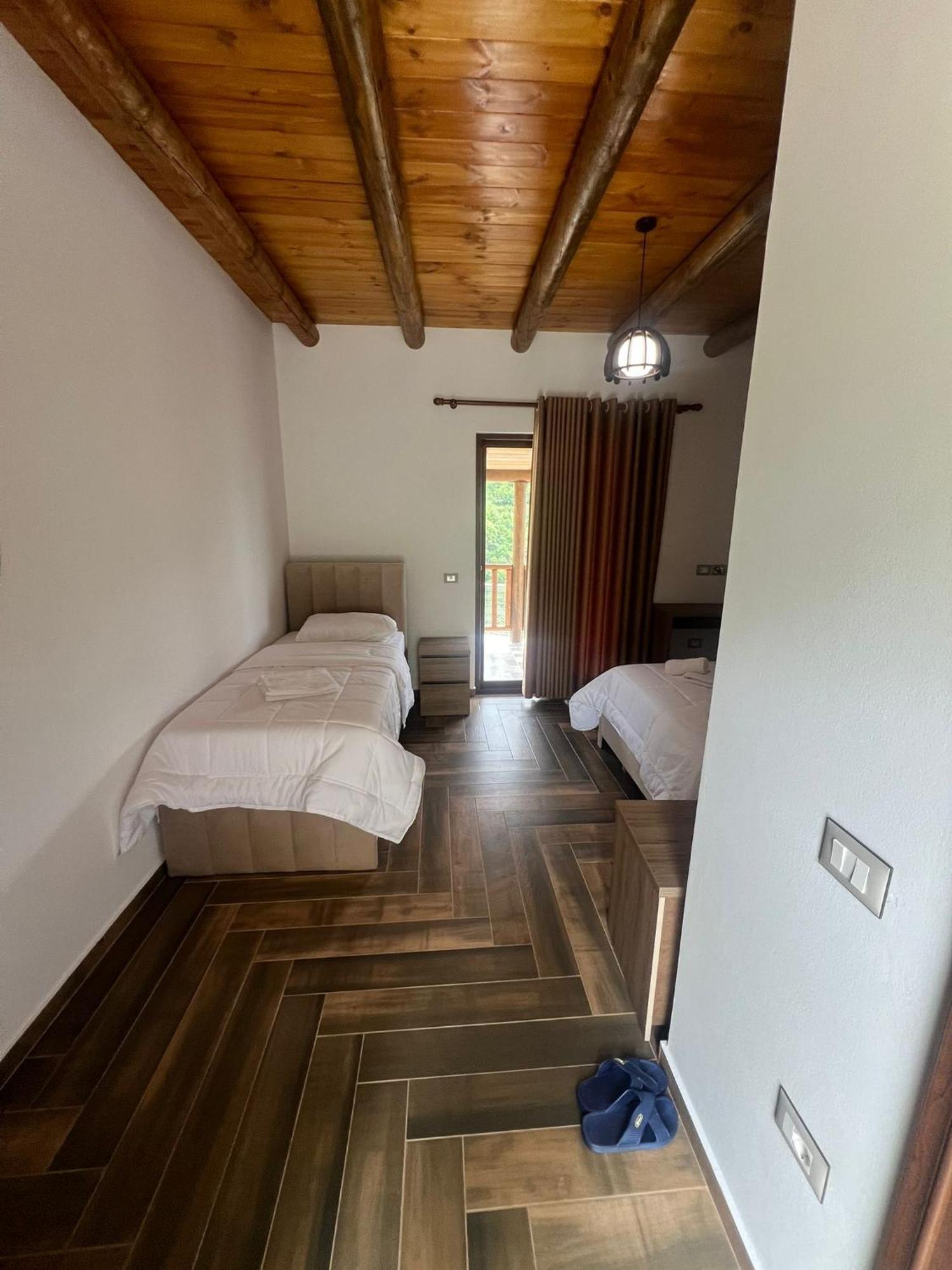 Guest House Bracaj Zhaban Екстериор снимка