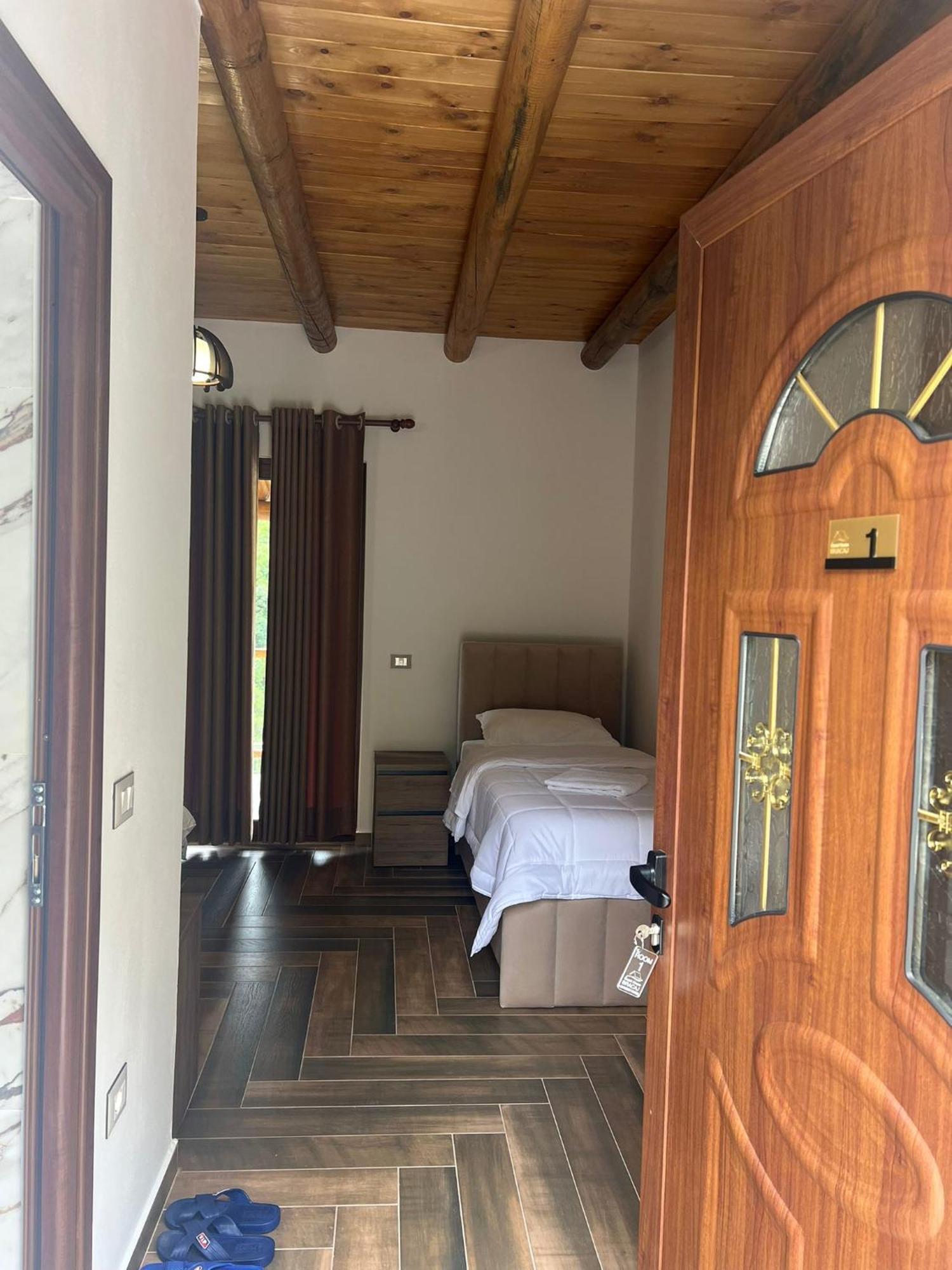 Guest House Bracaj Zhaban Екстериор снимка