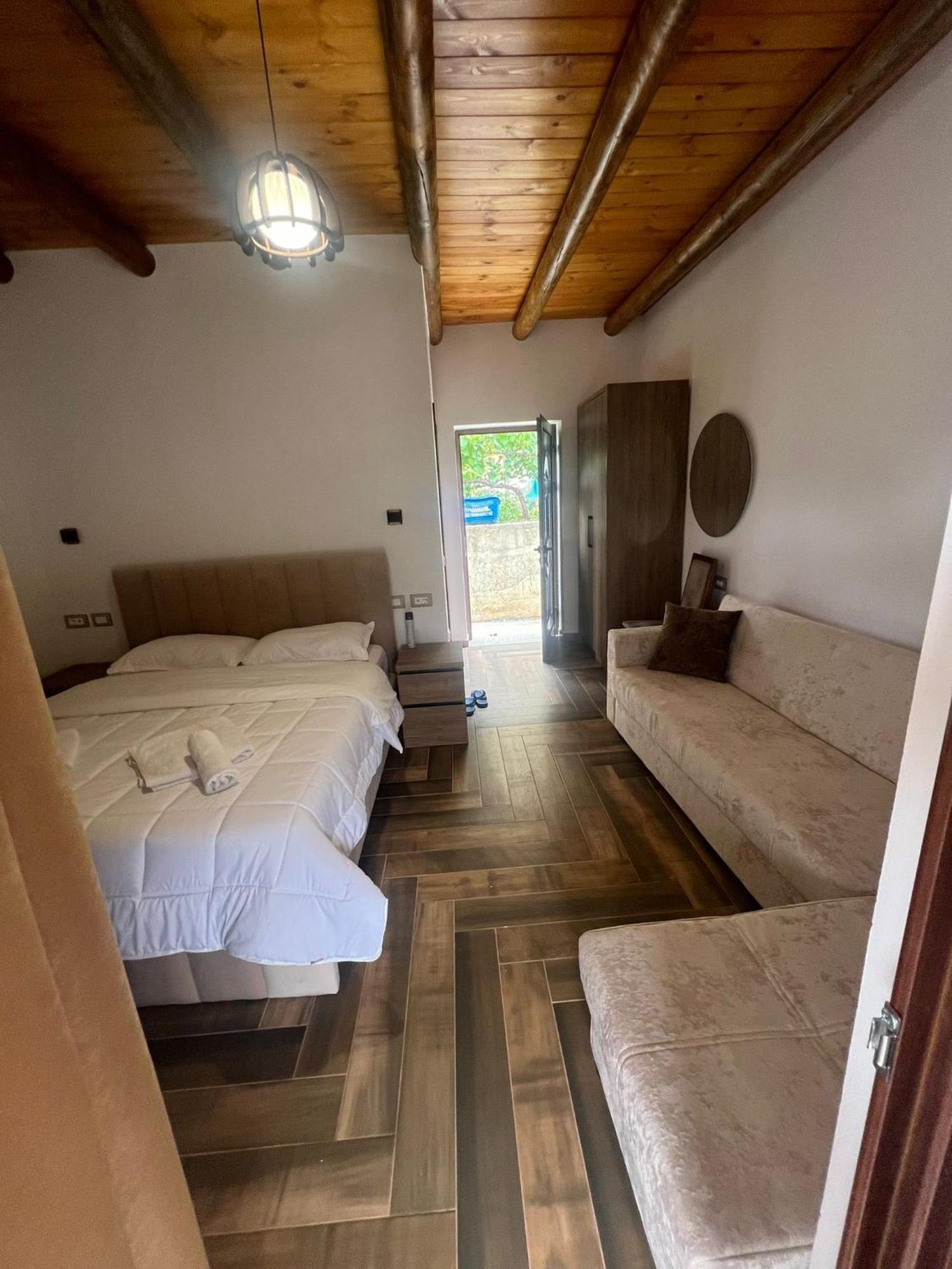 Guest House Bracaj Zhaban Екстериор снимка