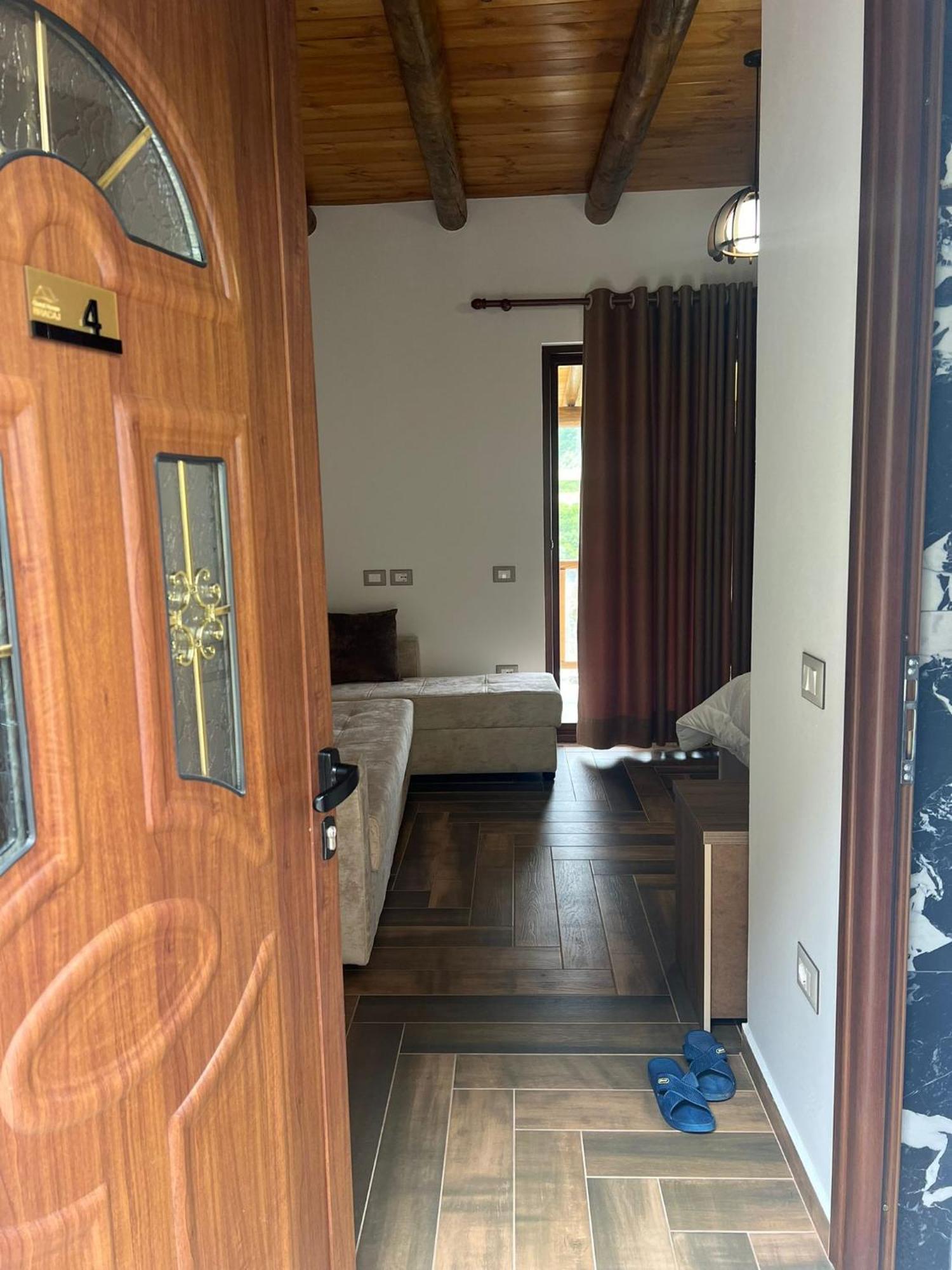 Guest House Bracaj Zhaban Екстериор снимка