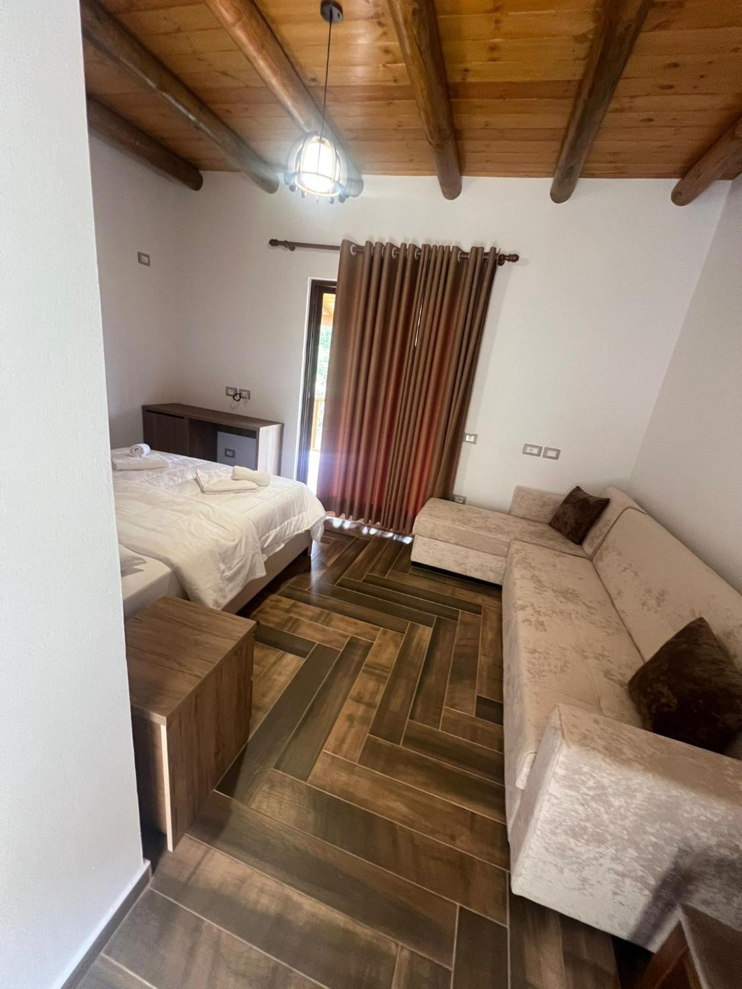 Guest House Bracaj Zhaban Екстериор снимка