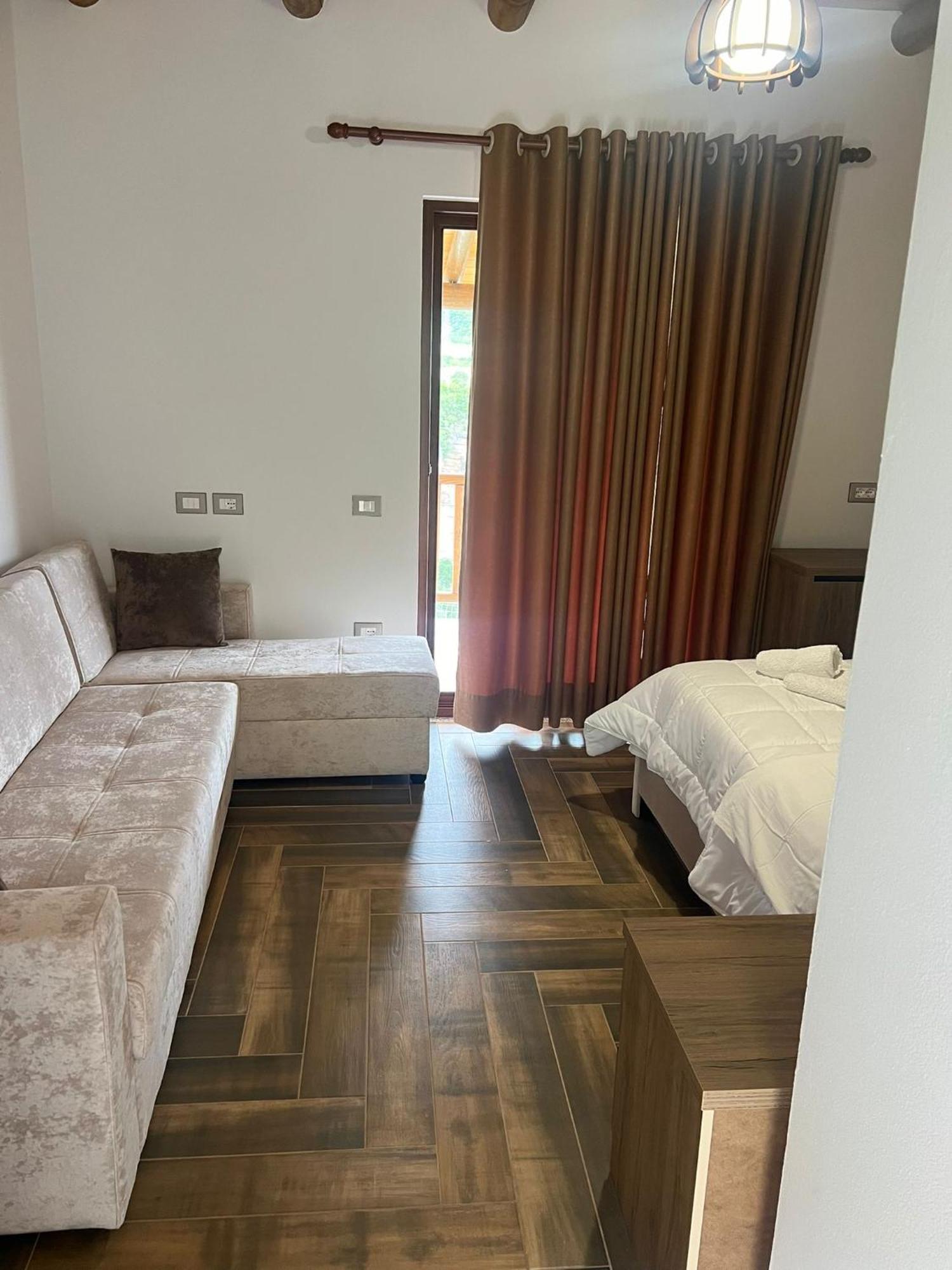 Guest House Bracaj Zhaban Екстериор снимка